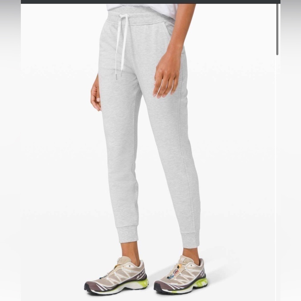 Lululemon Warm Down High-Rise Jogger
Heathered Core Ultra Light Grey Size 8 - Picture 2 of 14